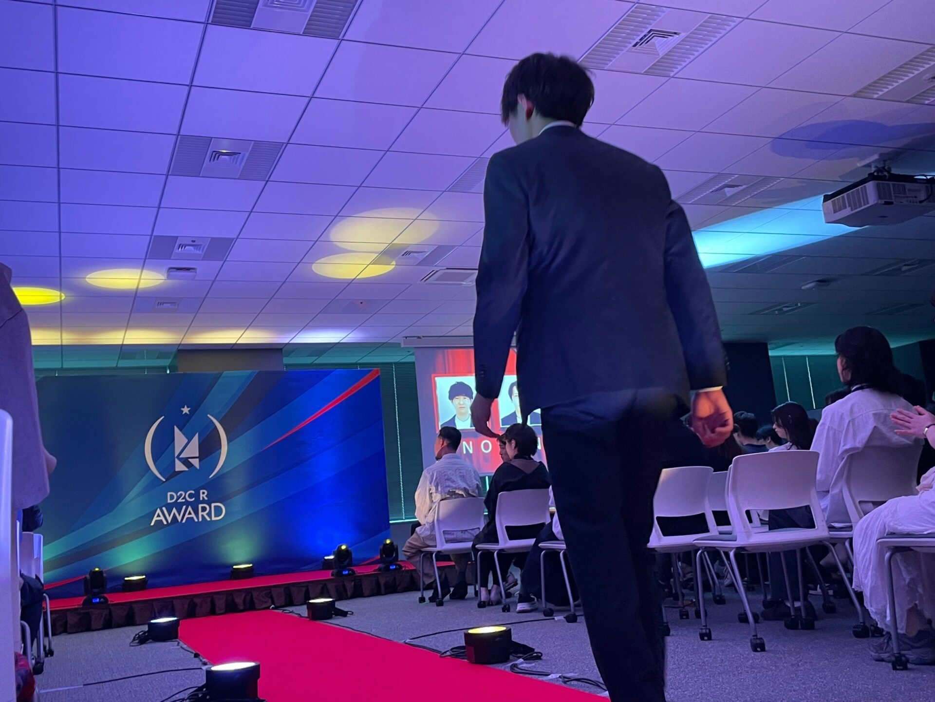 講演台 表彰台 司会台(濃色) 9月の表彰集会 – 作新学院